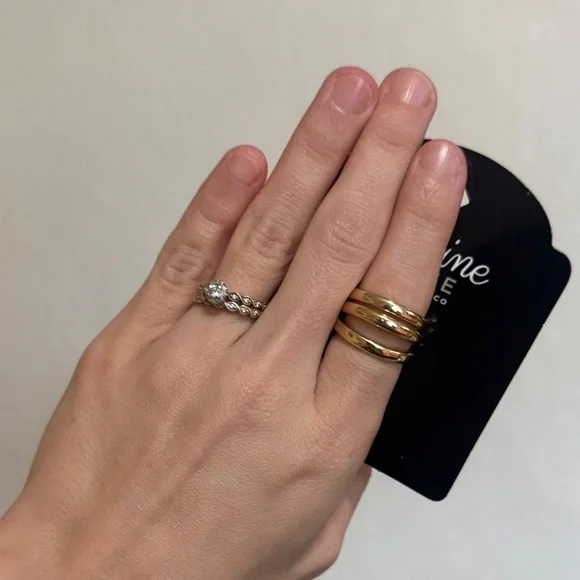 Jasmine Lane Jewelry Co Gold Set of 3 Stackable Rings Size 7 - Picture 3 of 3